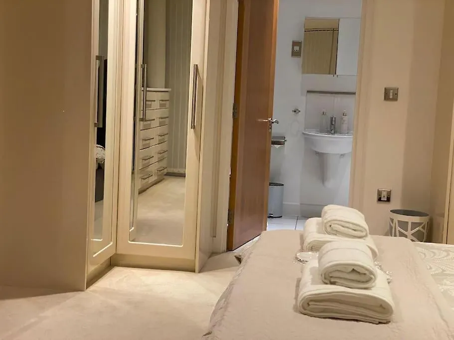 Luxury 3 Bed Apartment London